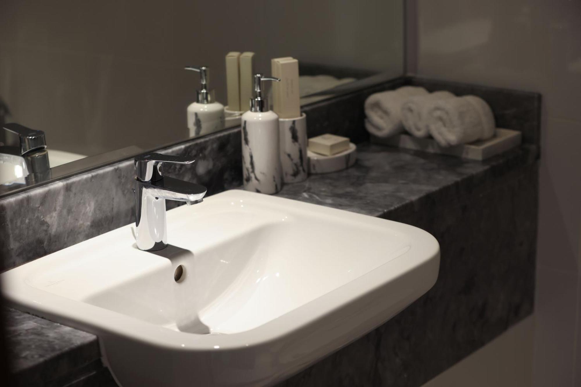 Visionary Vista: 2br Al Habtoor * Dubai