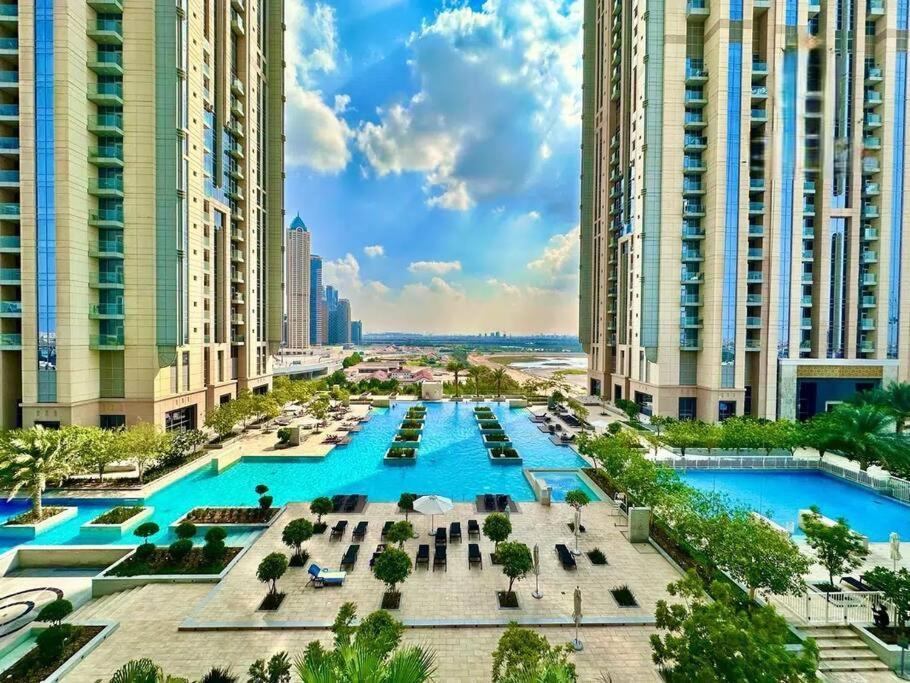 Visionary Vista: 2br Al Habtoor * Dubai